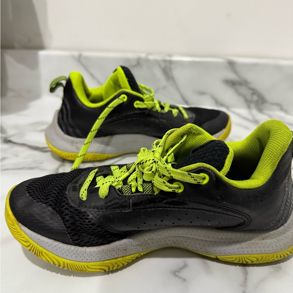 Under Armour, size 6Y
